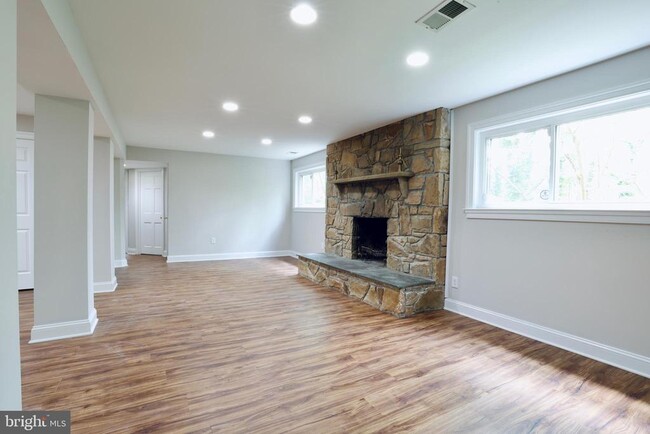 Building Photo - 1310 Forestwood Dr