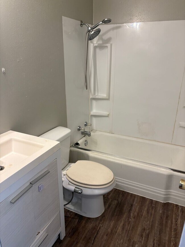 Building Photo - 2015-2017 W Lawson St