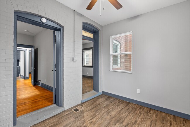 Building Photo - 4040 Shreve Ave