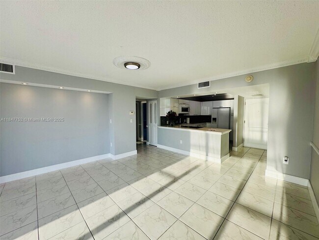 Building Photo - 3625 N Country Club Dr