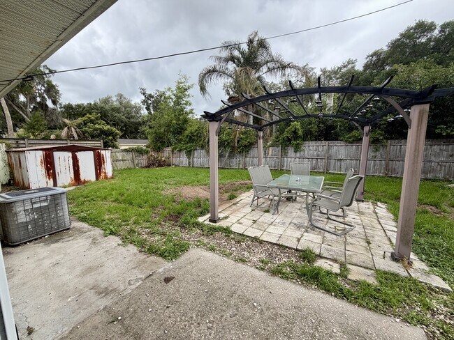 Building Photo - 102 Lake Charles Rd