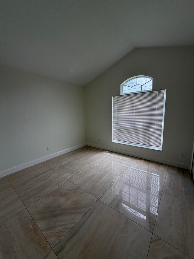 Building Photo - 2619 SW Fair Isle Rd