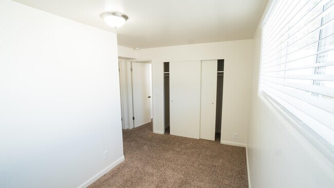 Building Photo - 5558 S Somerset Way