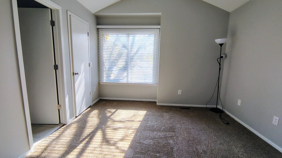 Building Photo - 24757 Bashian Dr