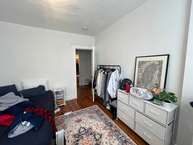 Building Photo - 90 Brainerd Rd