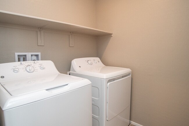 Building Photo - COMING SOON!! GorgeousTownhome in Summerlin