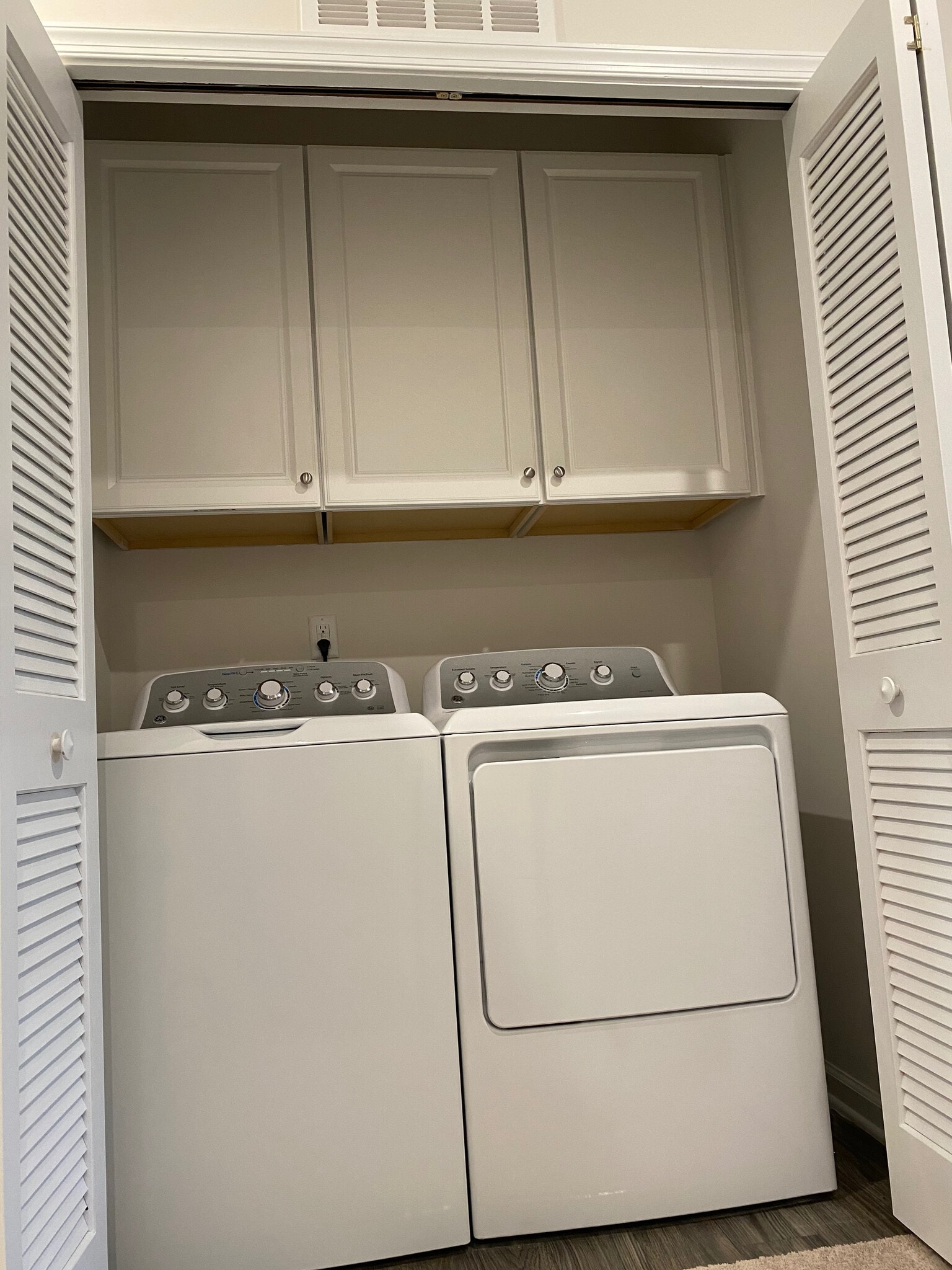 Building Photo - Room in Townhome on Valley Walk Dr