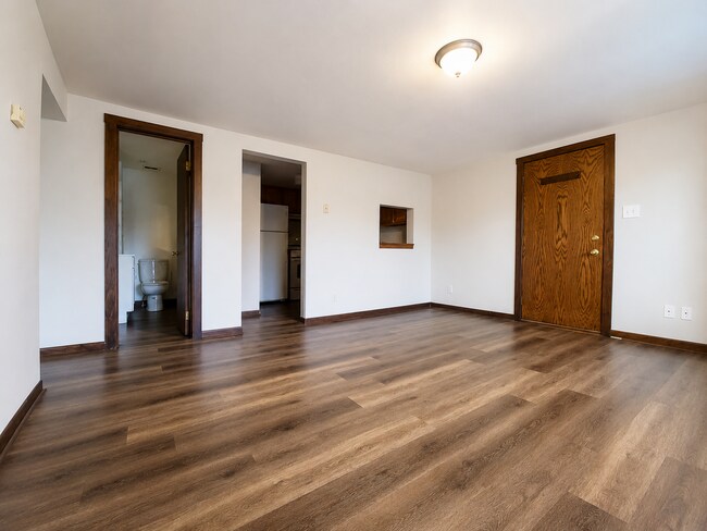 Building Photo - Updated 2BR Upper Duplex with Private Deck | Cross Plains