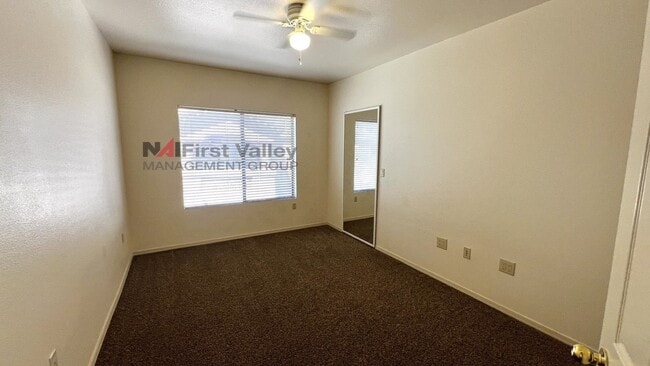 Building Photo - 3 Bedrooms, 2 Baths and a Single Car Garage