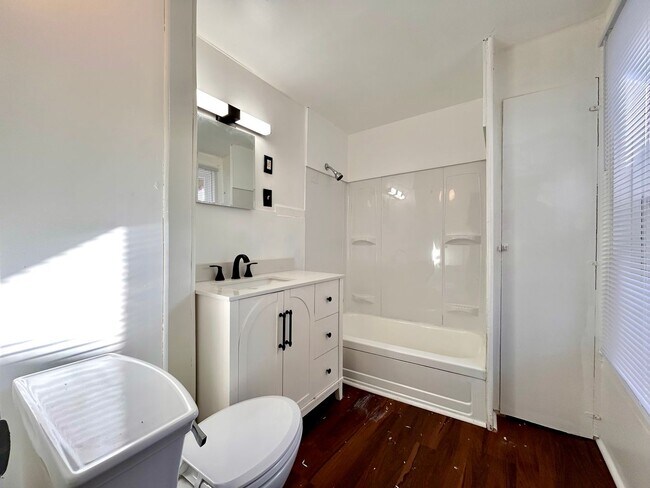 Building Photo - Three Bedroom Home in Southeast Grand Rapids