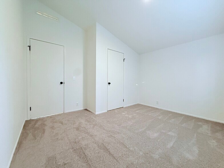 Building Photo - 571 SE Mountain View Rd