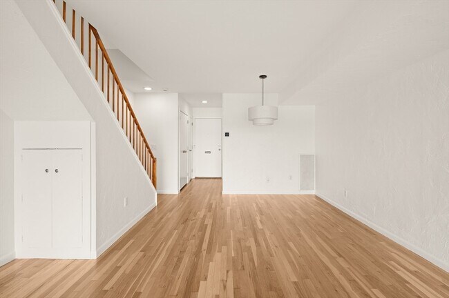 Building Photo - 23 Skinners Path