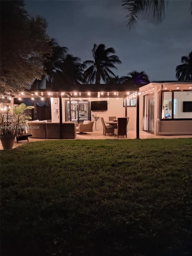 Building Photo - 371 SE 3rd St