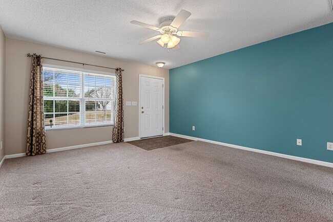 Building Photo - 135 Bellfare Dr