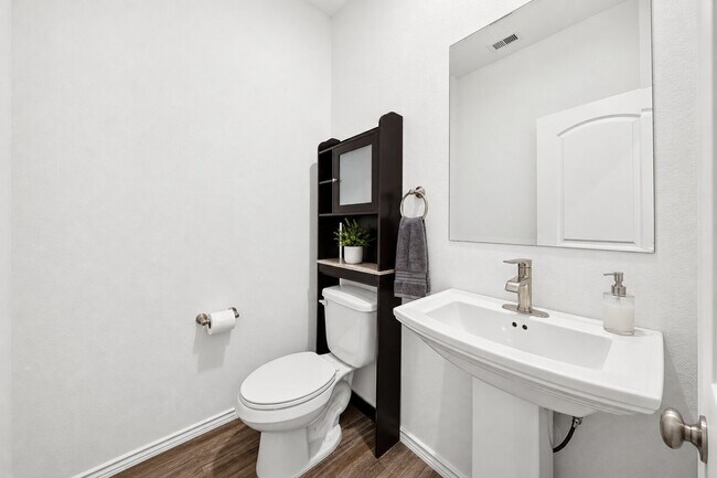 Building Photo - 5630 Vintage Oakmont Dr