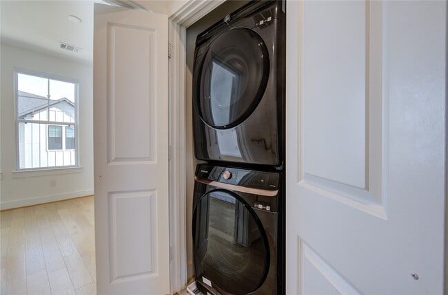 Building Photo - 10926 Fire Creek Dr