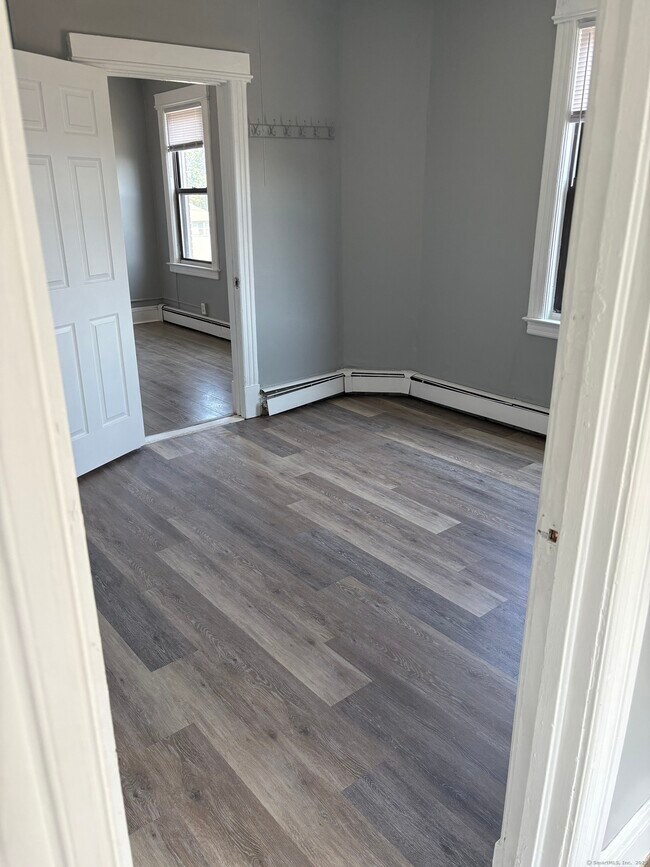 Building Photo - 174 Standish St