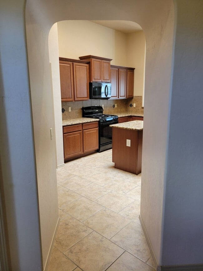 Building Photo - 3 Bedroom, 2 Bathroom Home!