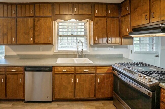 Building Photo - 1802 Driftwood Pl