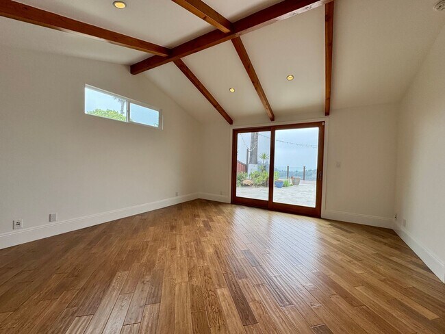 Building Photo - Magnificent views! Completely Private! One...