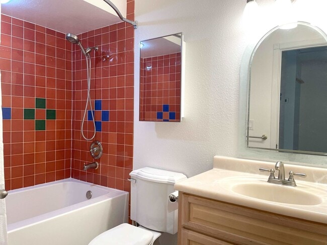 Building Photo - Open Floor plan single story home in beaut...