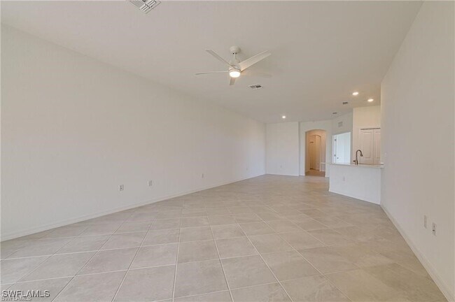 Building Photo - 2620 Vine Ave