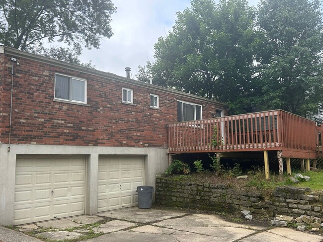 Building Photo - 3 Bedroom House