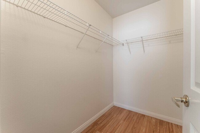 Building Photo - Modern 1-Bedroom Oasis: Prime Location!