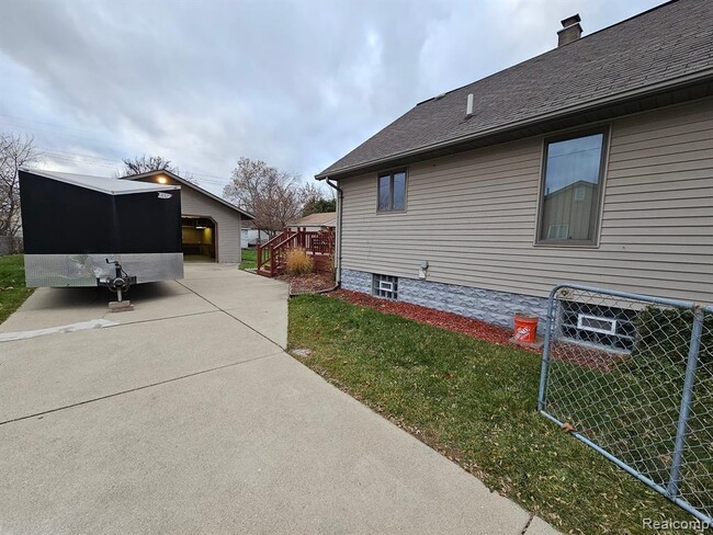 Building Photo - 5709 N Gulley Rd