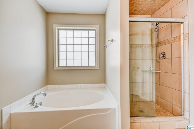 Building Photo - 2212 Rushton Ln