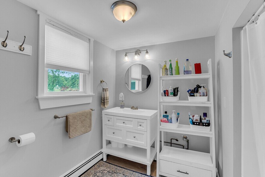 Building Photo - 12 Hollis St