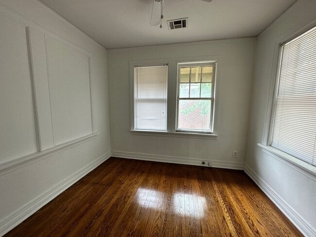 Building Photo - Plaza District / Classen 3 Bed Beauty!