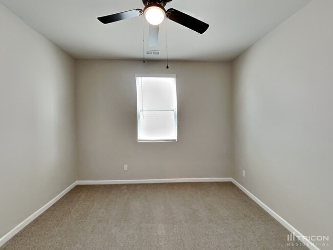 Building Photo - 4074 Beach Wy