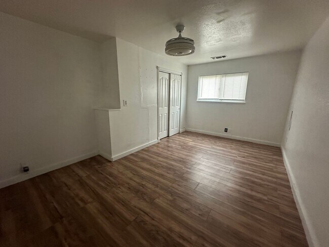 Building Photo - 301 Ainsley Ave