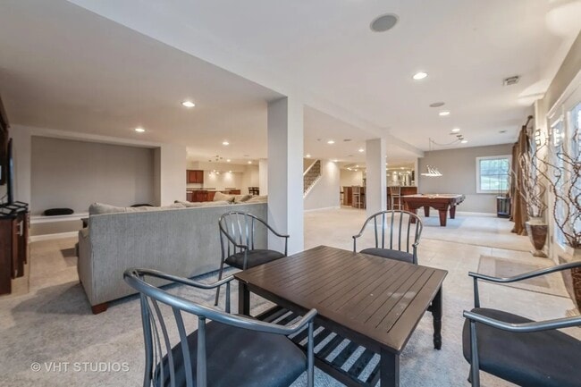 Building Photo - 22 Doral Dr