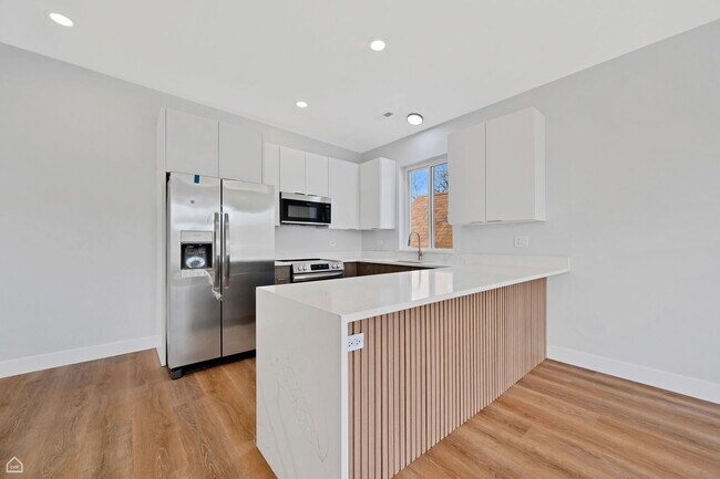Building Photo - 2626 W 21st St