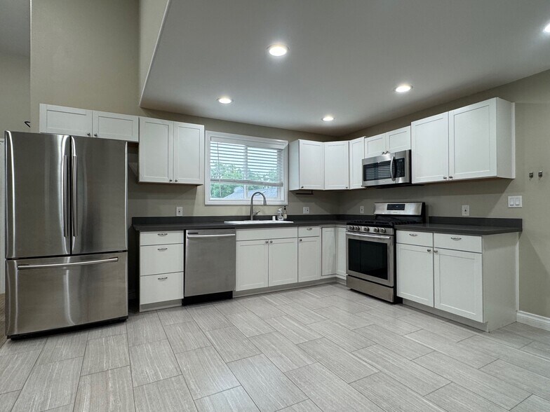 Primary Photo - 16357 Vintage St