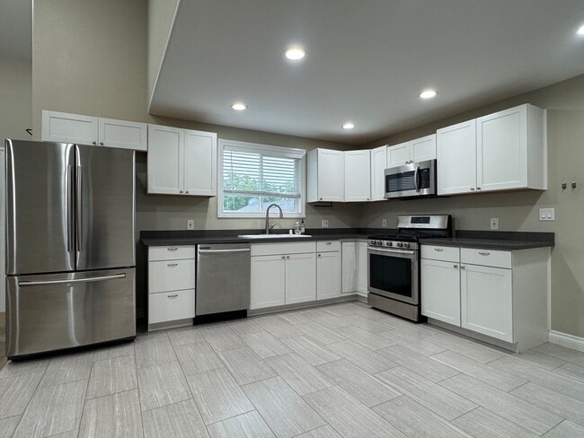 Building Photo - 16357 Vintage St