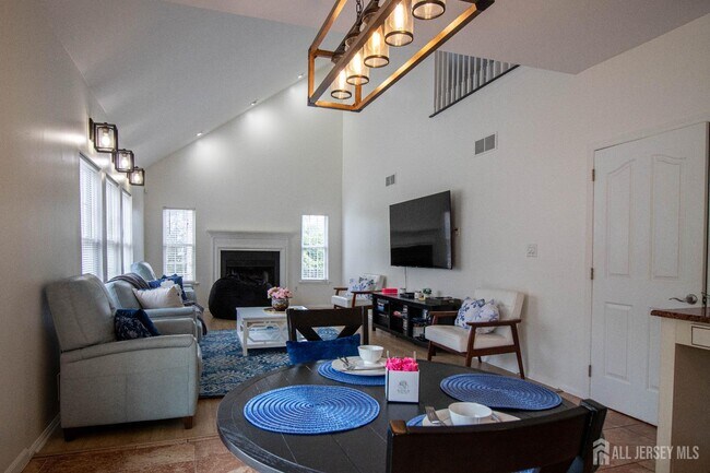 Building Photo - 845 Woodbury Dr