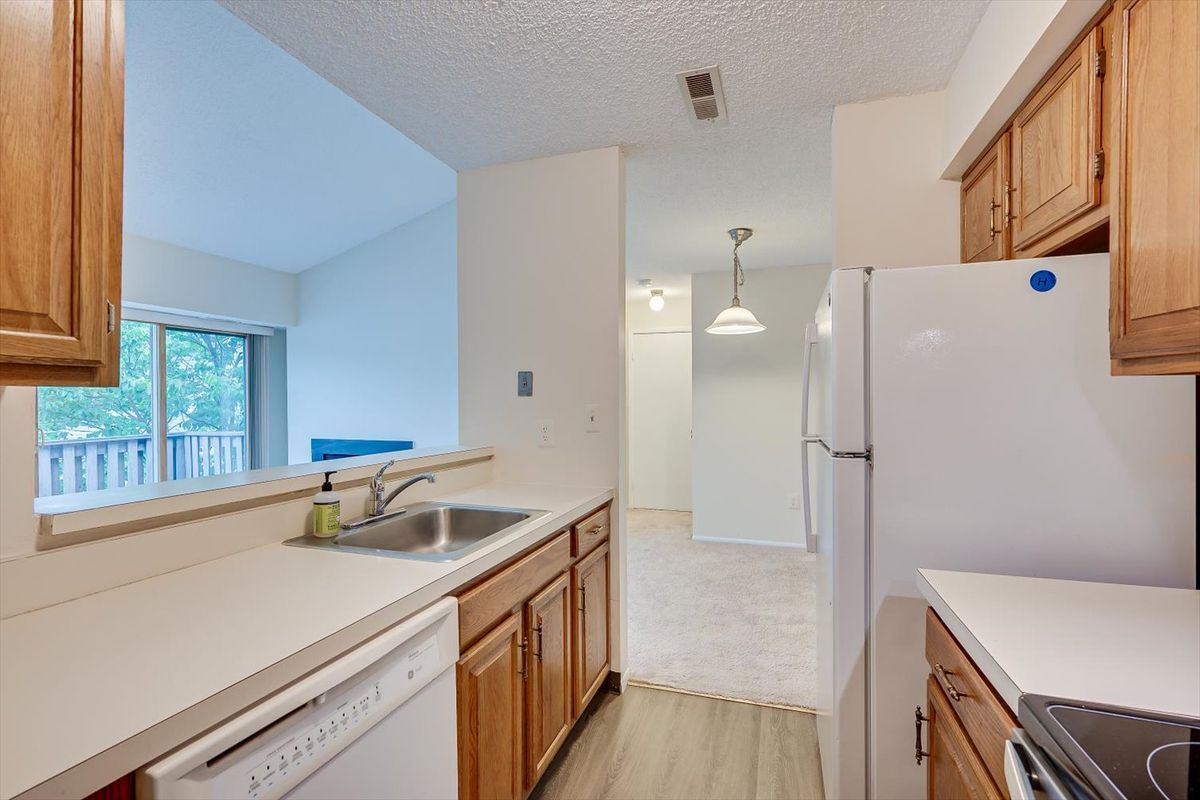 Building Photo - 2310 Aspen Dr