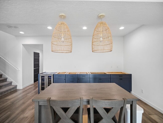 Building Photo - 4 bedroom Modern Home at Eagle Ridge Estates