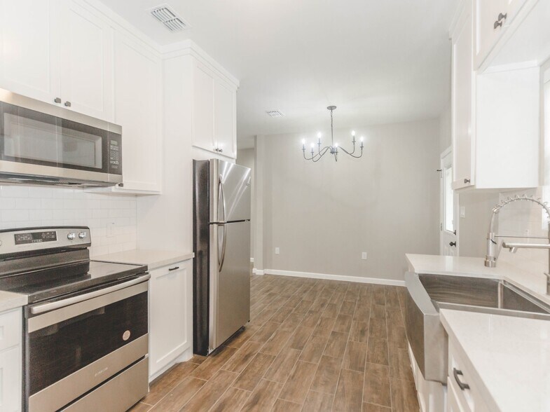 Building Photo - 477 Arboleda Ln