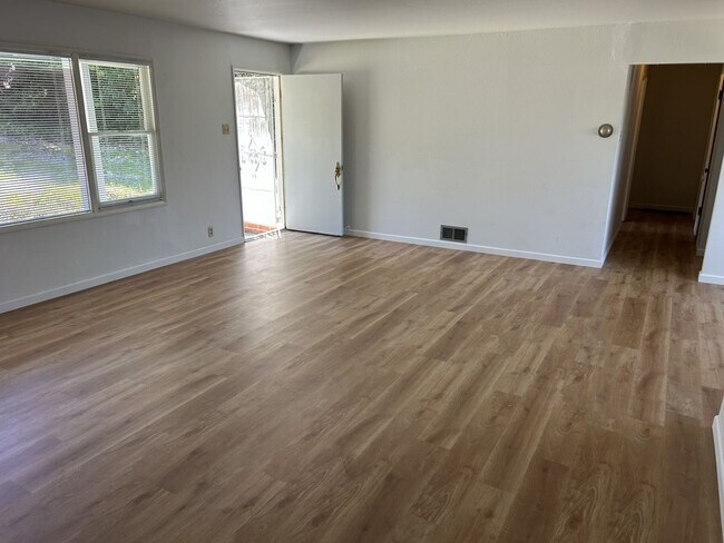 Building Photo - Beautiful 4 Bedroom, 2 Bath Eastside Vallejo Home