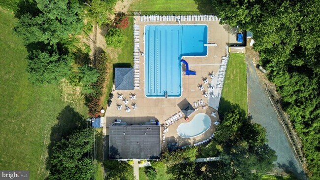 Building Photo - 5603 Independence Cir
