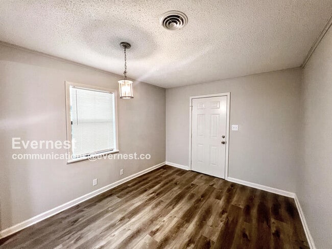 Building Photo - 1202 Town and Country Dr