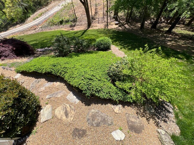 Building Photo - Beautifully Updated Home!  Fenced Yard!