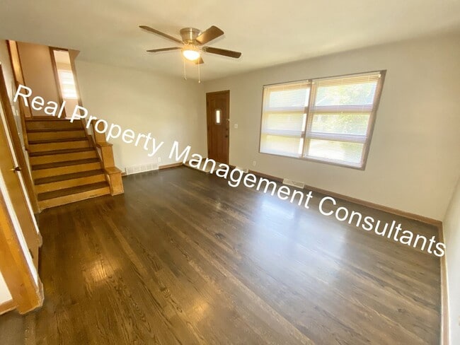 Building Photo - 3 Bedroom Home Accepting Vouchers