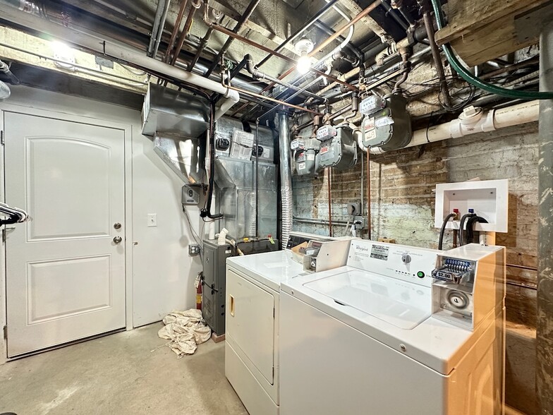 Building Photo - 2901 N Kedzie Ave