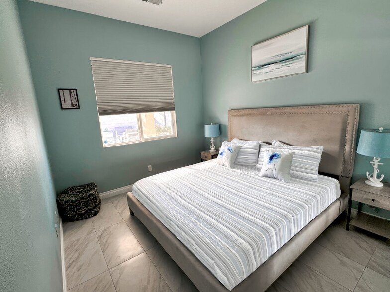 Building Photo - 43244 Freesia Pl