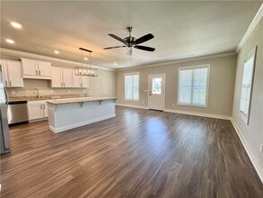 Building Photo - 811 NE Hts Ln